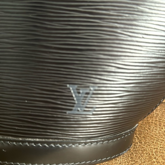 LOUIS VUITTON:GORGEOUS ST. JAQUES BLACK EPI LEATHER HANDBAG!!! AUTHENTIC! - Picture 2 of 10